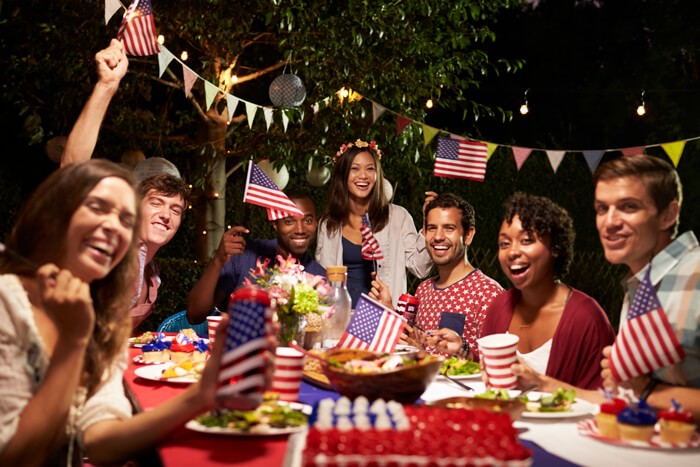 What do Americans do on 4th of July - barbecues and picnics