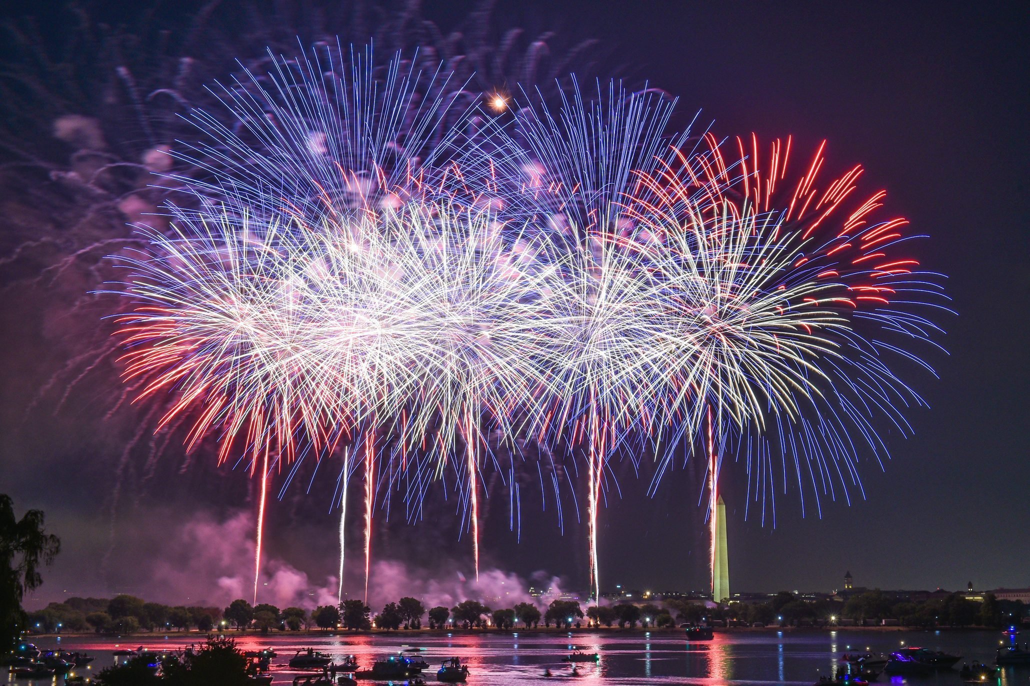 Amazing 4th of July Fireworks Displays Around the Country